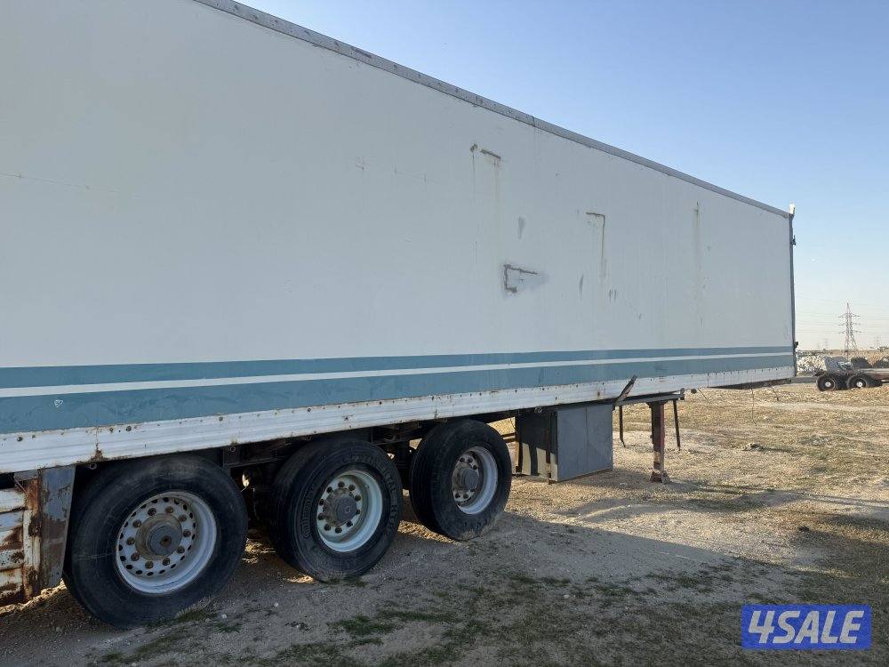 البيع  براد مخزن له  بابين من الامام و من الخلف طول 13:6  عرض 2:5 ارتف3