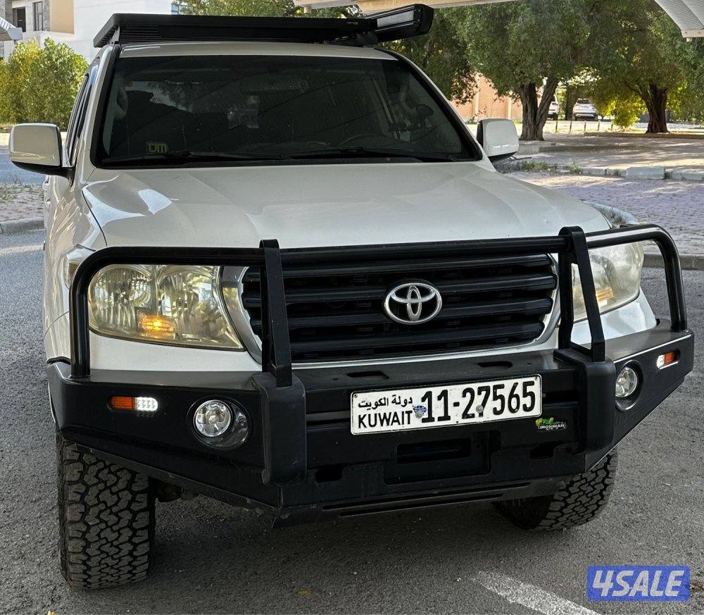 للبيع لاند كروزر ابيض قير عادي اساس وارد قطر0