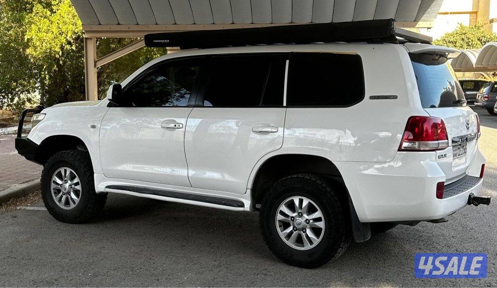 للبيع لاند كروزر ابيض قير عادي اساس وارد قطر2