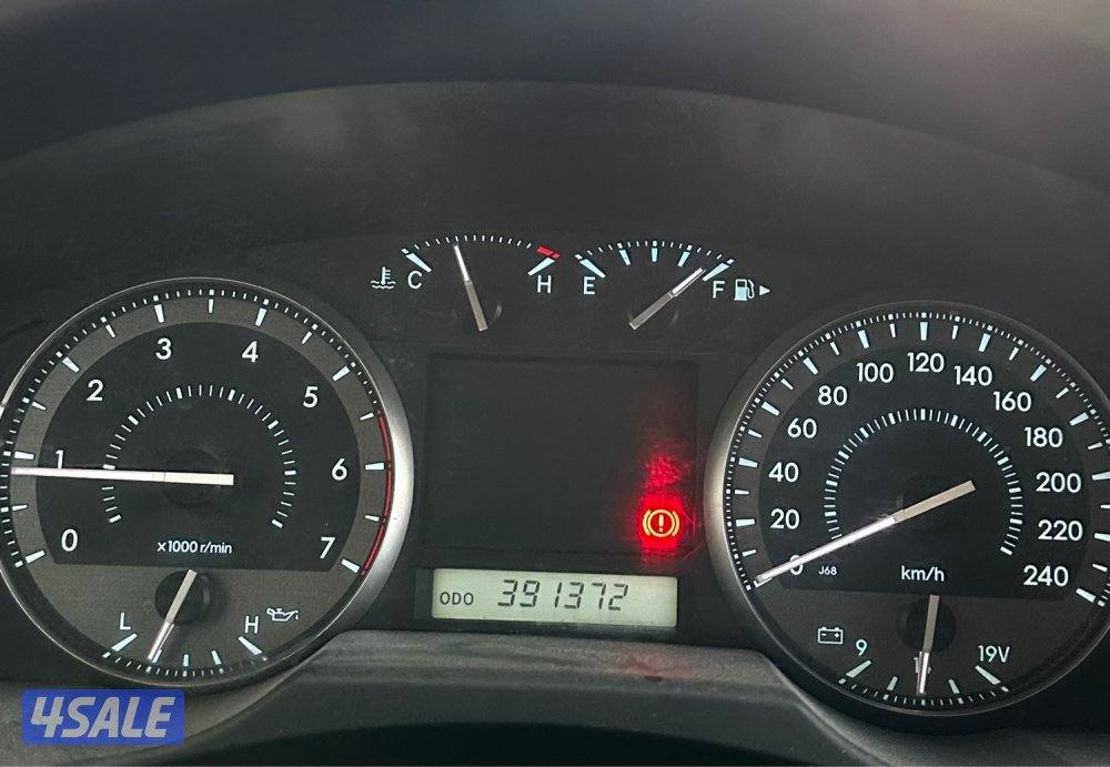 للبيع لاند كروزر ابيض قير عادي اساس وارد قطر4