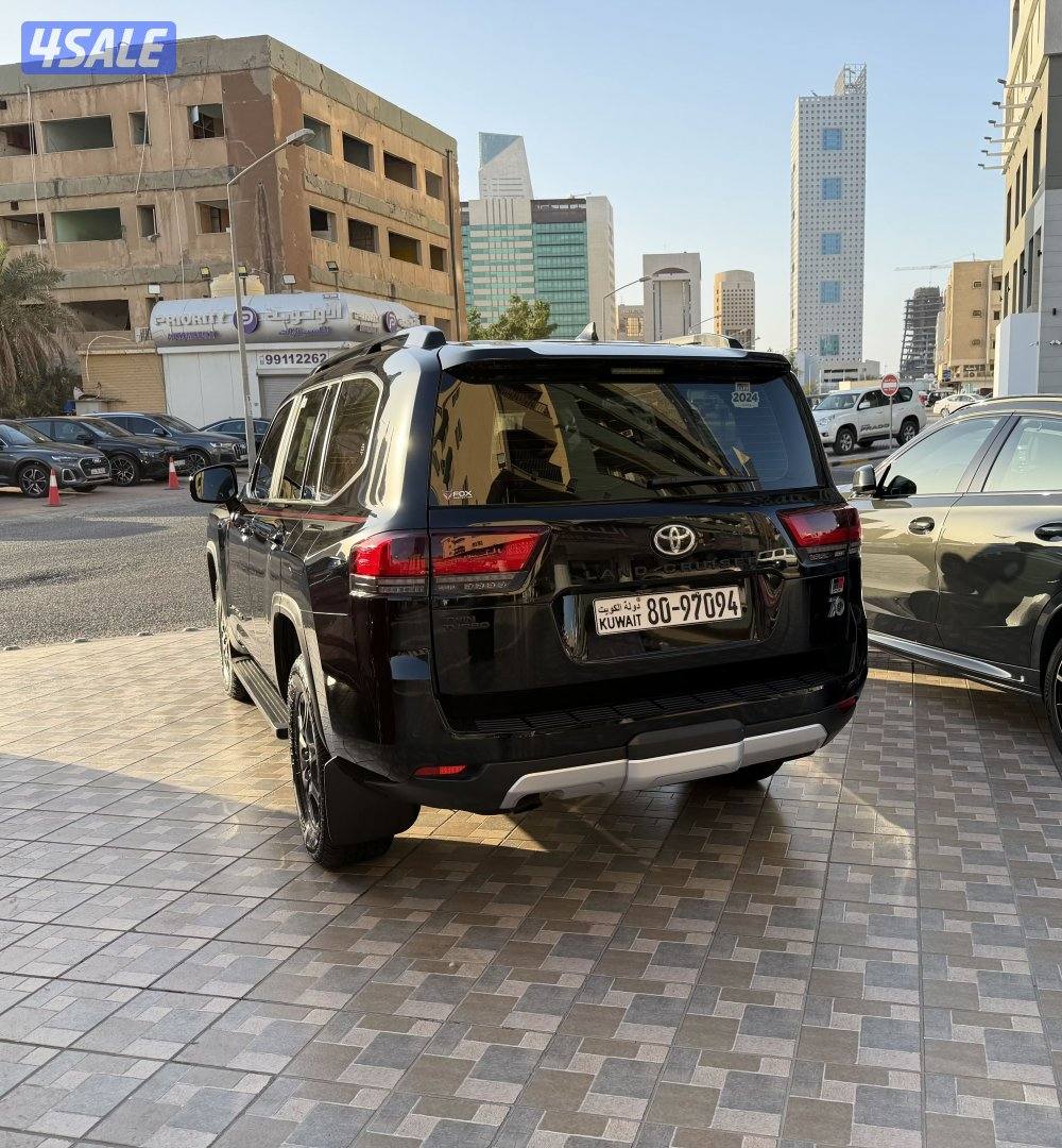 لاندكروس GR صبغ وكالة 2024 تحت الكفالة عداد 38 الف3