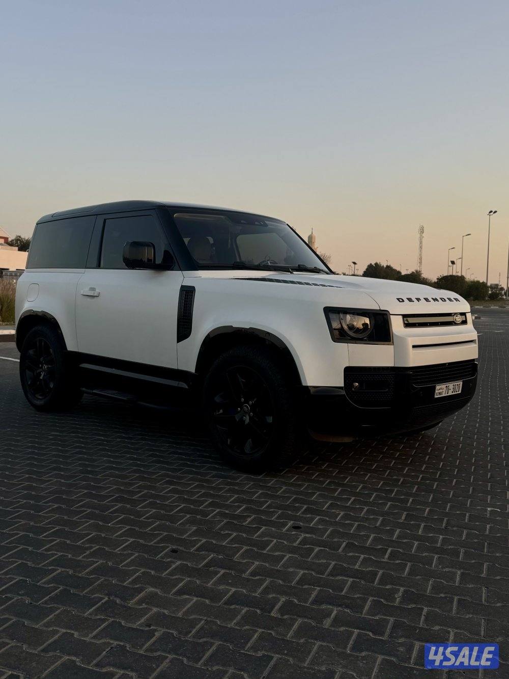 لاند روفر ديفندر 90 2023 وارد الغانم V61
