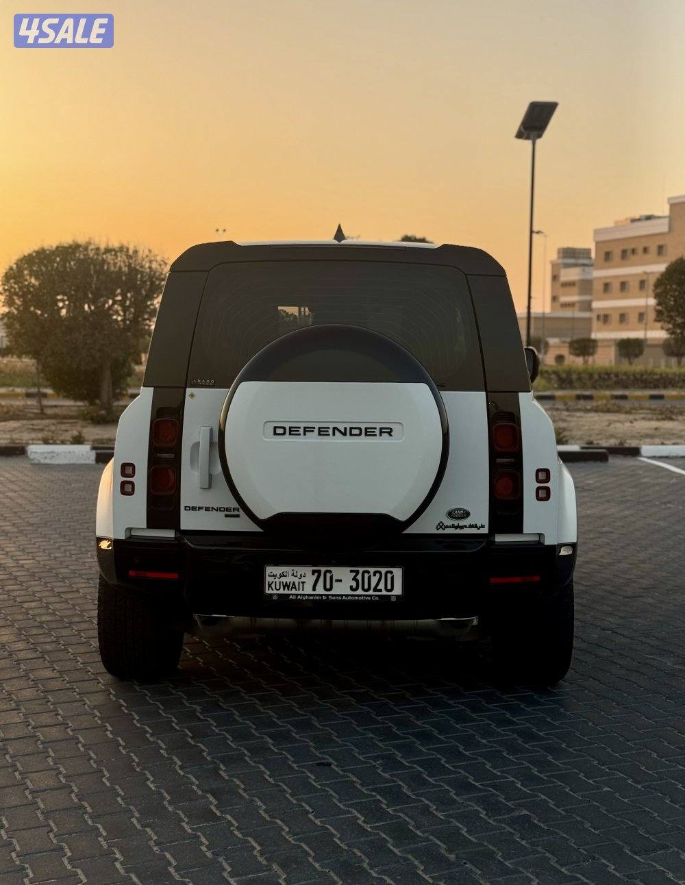 لاند روفر ديفندر 90 2023 وارد الغانم V66