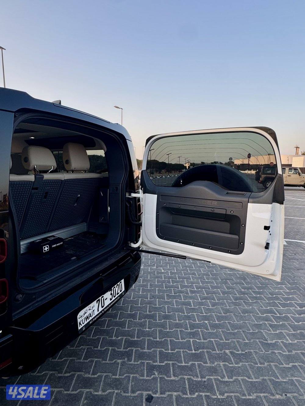 لاند روفر ديفندر 90 2023 وارد الغانم V69