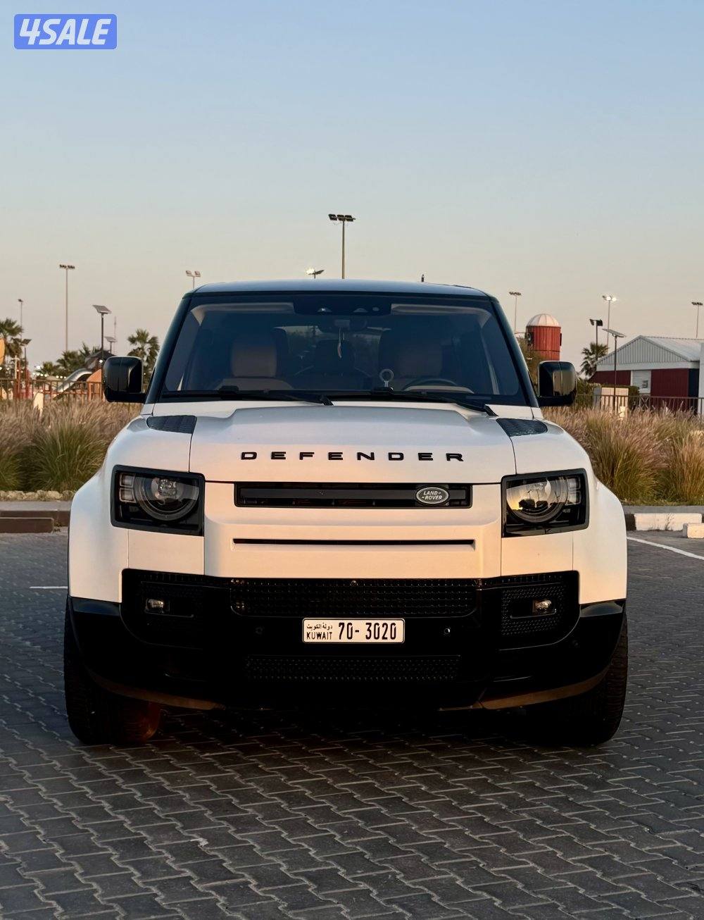 لاند روفر ديفندر 90 2023 وارد الغانم V613