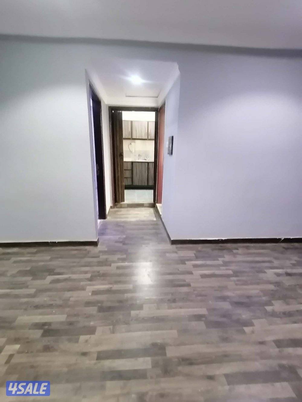 شقةفاضيةغرفةصالةحمام مطبخ كبير تكيف بارد مصافط متوفرة كل الخدمات متاحة2