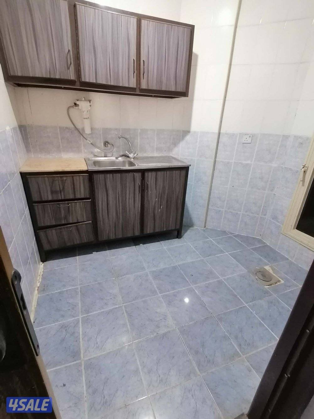 شقةفاضيةغرفةصالةحمام مطبخ كبير تكيف بارد مصافط متوفرة كل الخدمات متاحة6