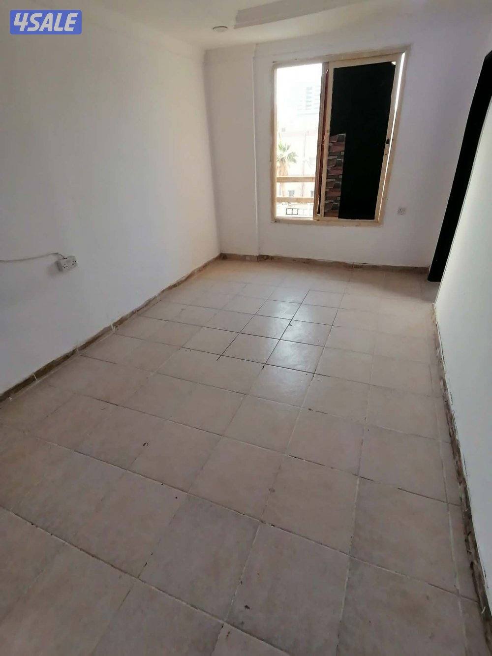 شقةفاضيةغرفةصالةحمام مطبخ كبير تكيف بارد مصافط متوفرة كل الخدمات متاحة8