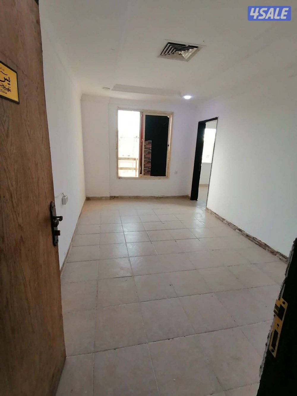 شقةفاضيةغرفةصالةحمام مطبخ كبير تكيف بارد مصافط متوفرة كل الخدمات متاحة10