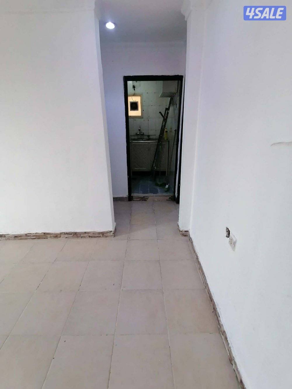 شقةفاضيةغرفةصالةحمام مطبخ كبير تكيف بارد مصافط متوفرة كل الخدمات متاحة11