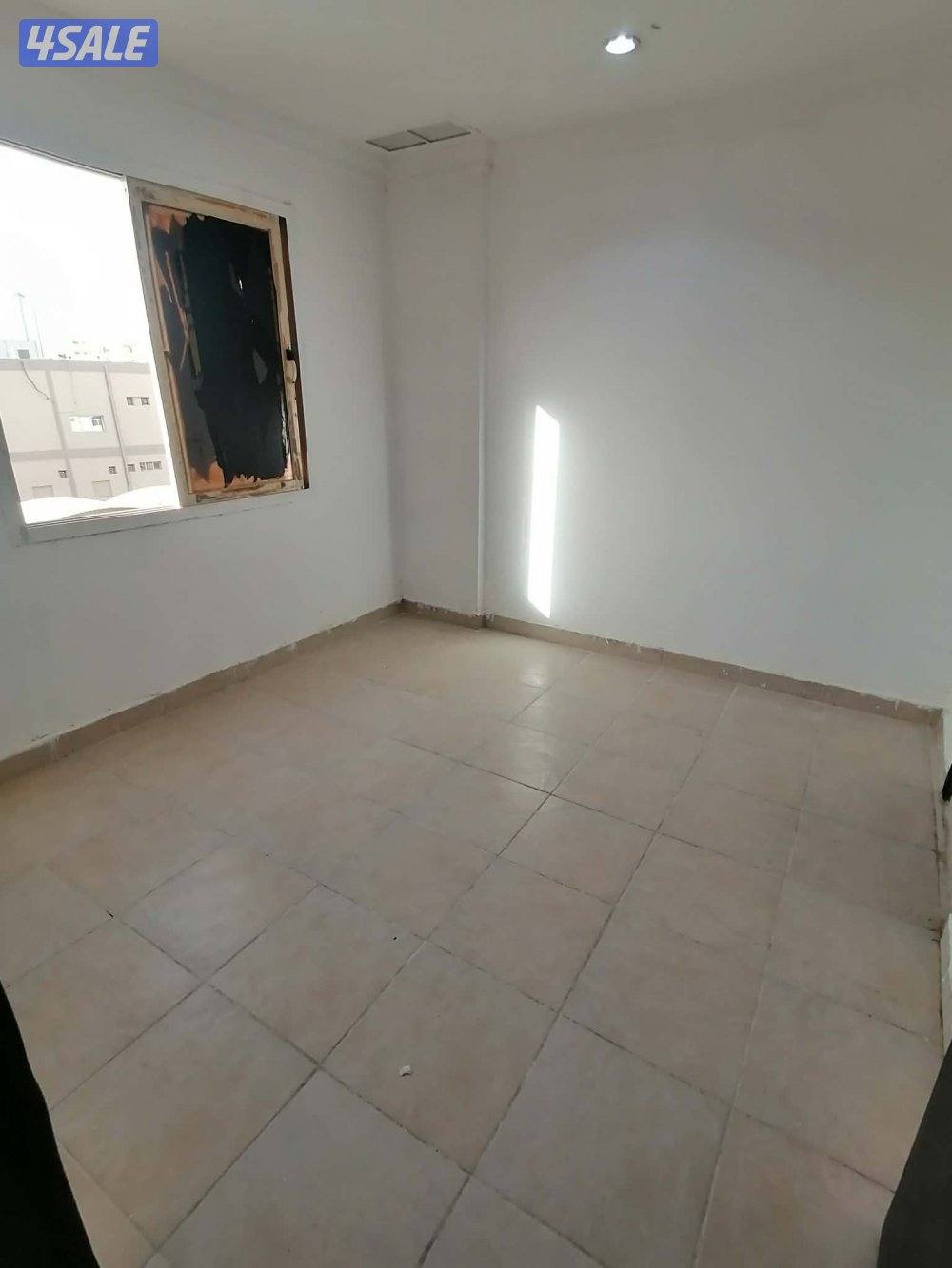 شقةفاضيةغرفةصالةحمام مطبخ كبير تكيف بارد مصافط متوفرة كل الخدمات متاحة15