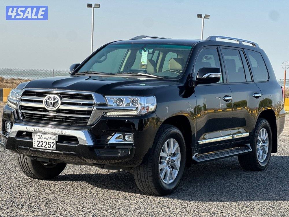 للبيع لاندكروزر GXR ماشي ٩٠ الف كيلو سيرفس وكالة0