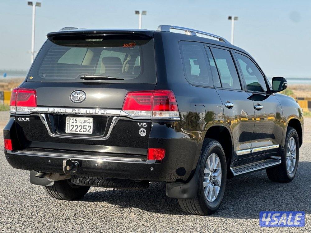 للبيع لاندكروزر GXR ماشي ٩٠ الف كيلو سيرفس وكالة3