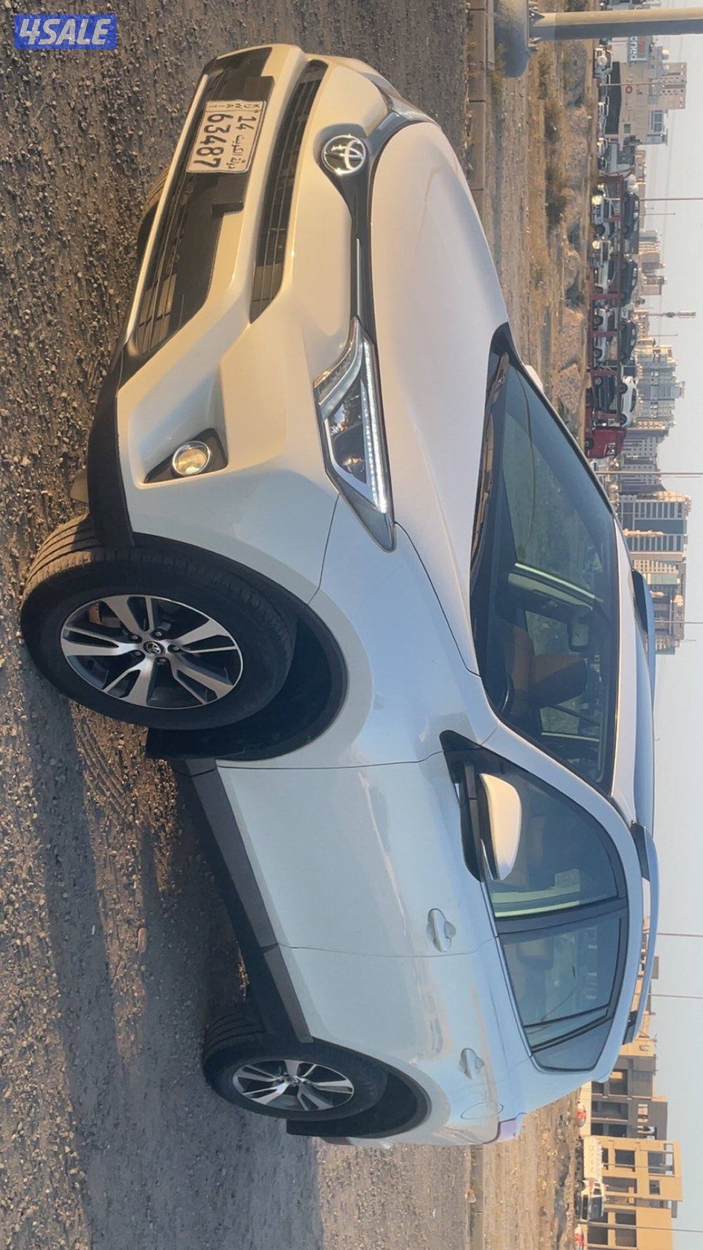 للبيع تويوتا راف 4 موديل ٢٠١٦2