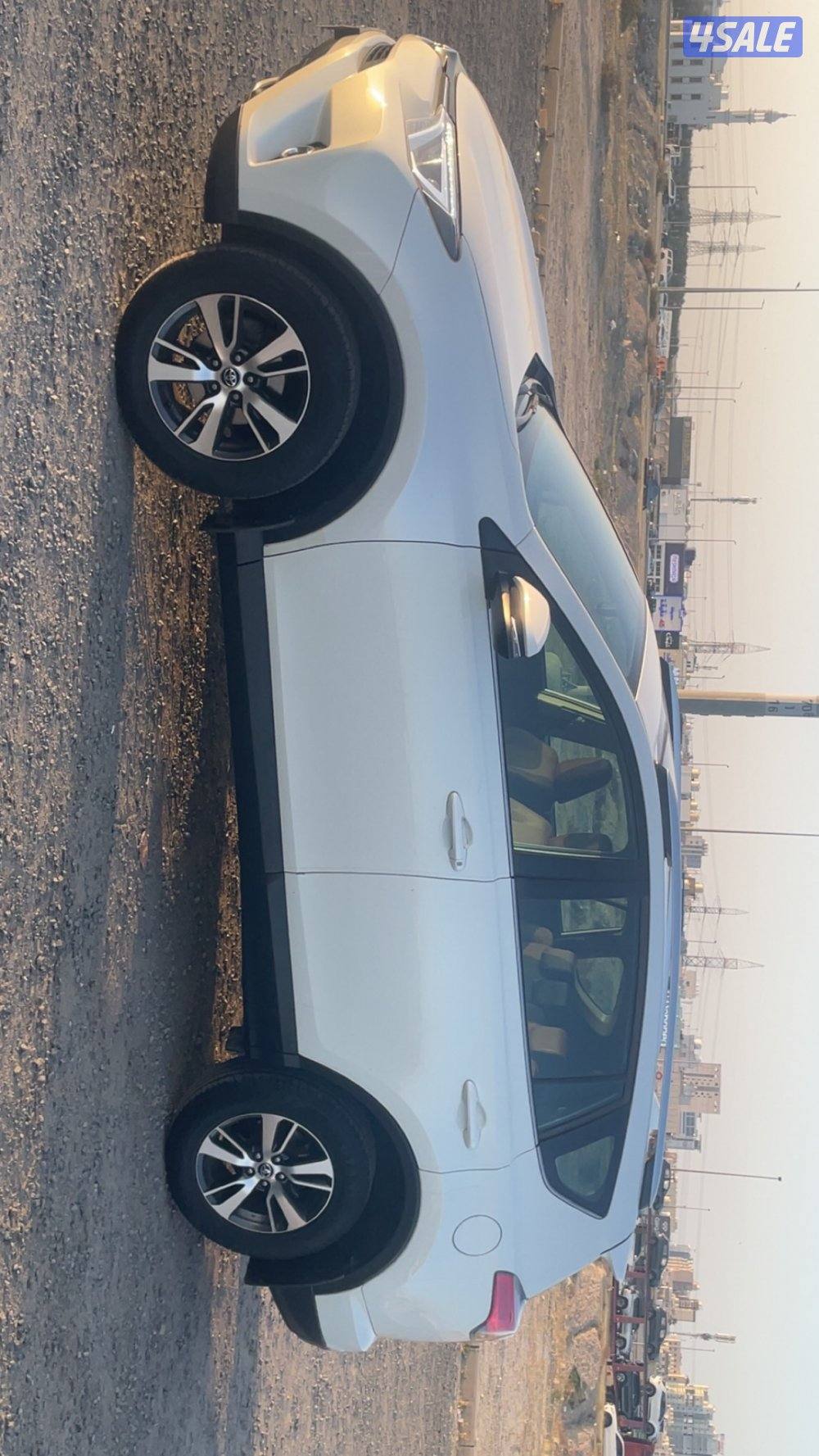 للبيع تويوتا راف 4 موديل ٢٠١٦1