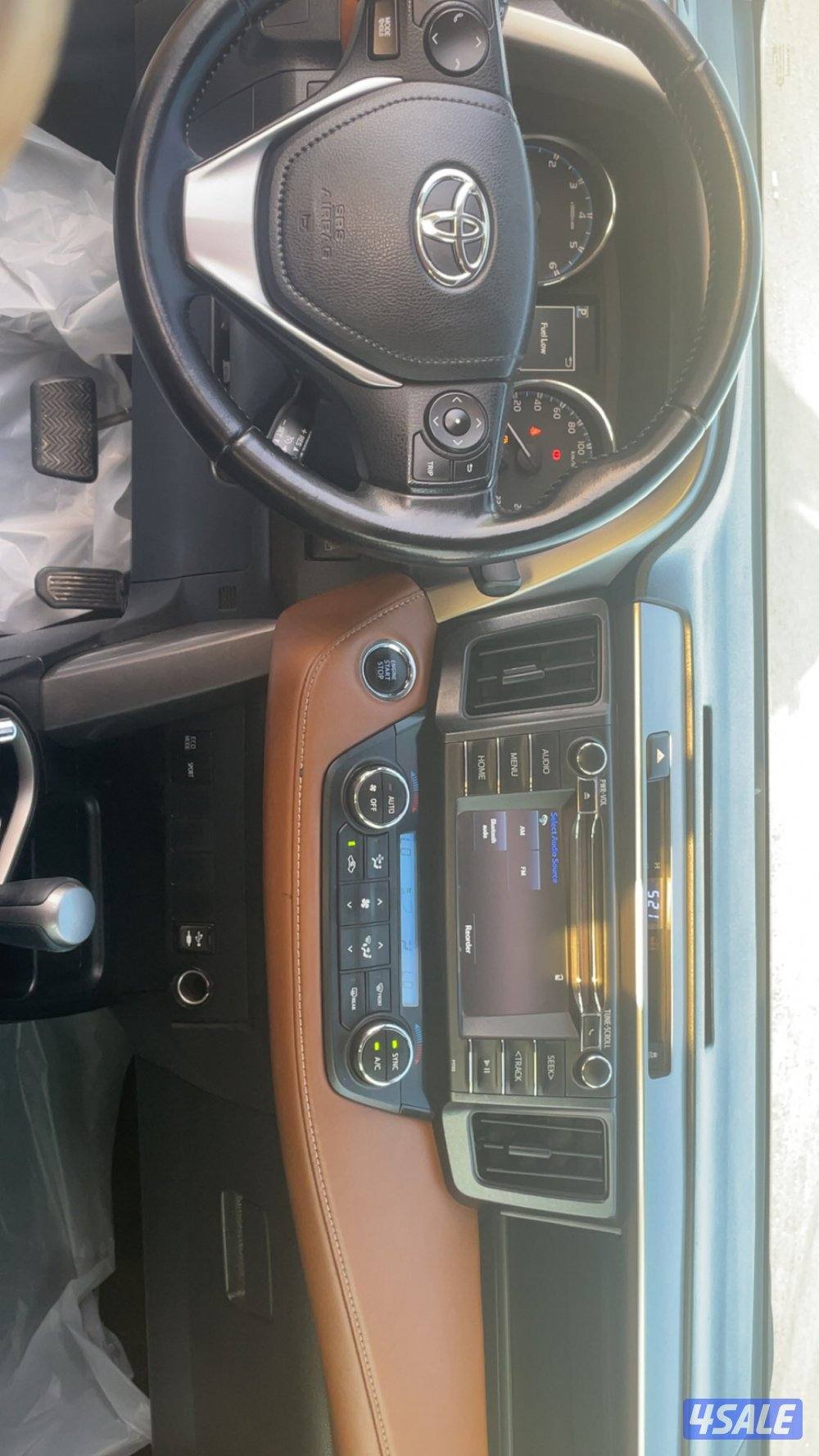 للبيع تويوتا راف 4 موديل ٢٠١٦5