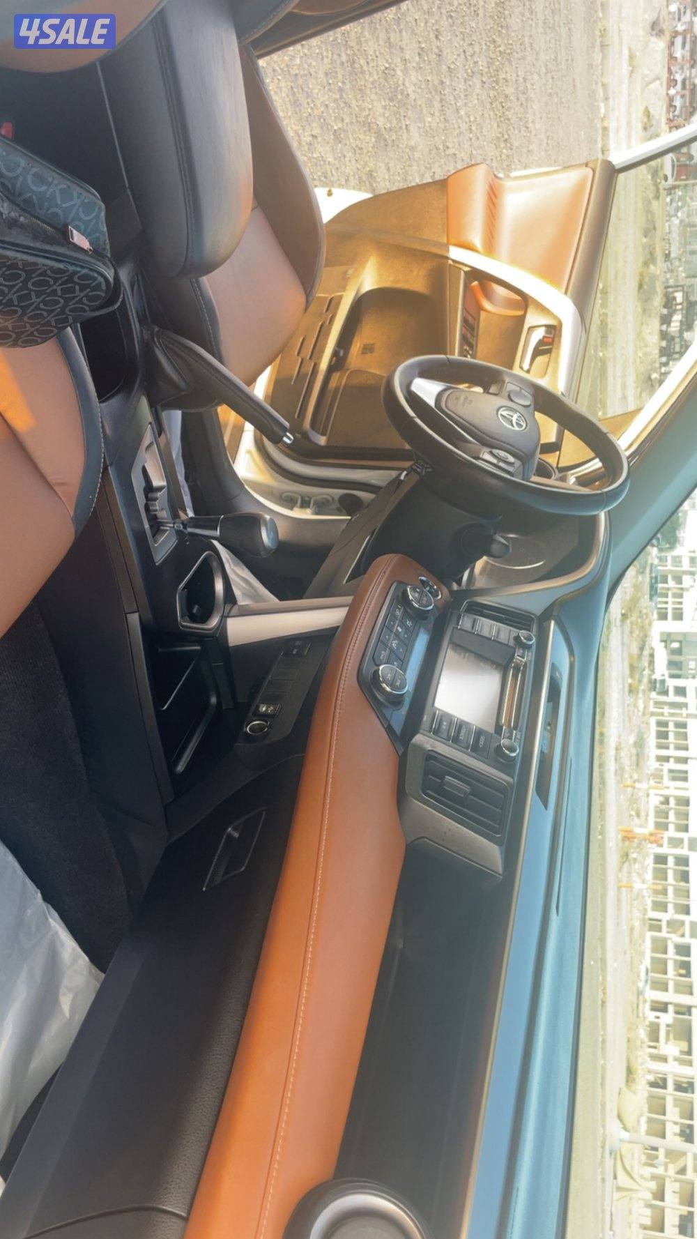 للبيع تويوتا راف 4 موديل ٢٠١٦6