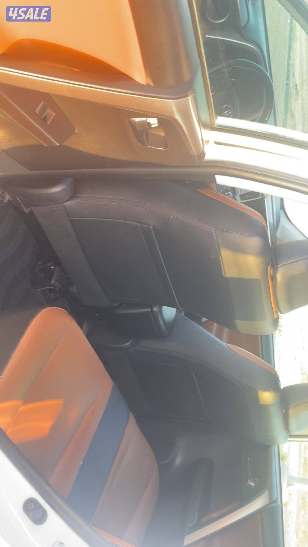 للبيع تويوتا راف 4 موديل ٢٠١٦7