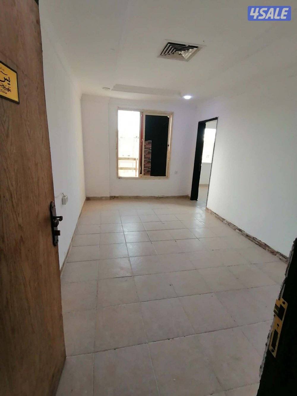 شقةغرفتين وصالة2حمام مطبخ تكيف سنترال مصافط متوفرة بجوار سيتي سنتر0