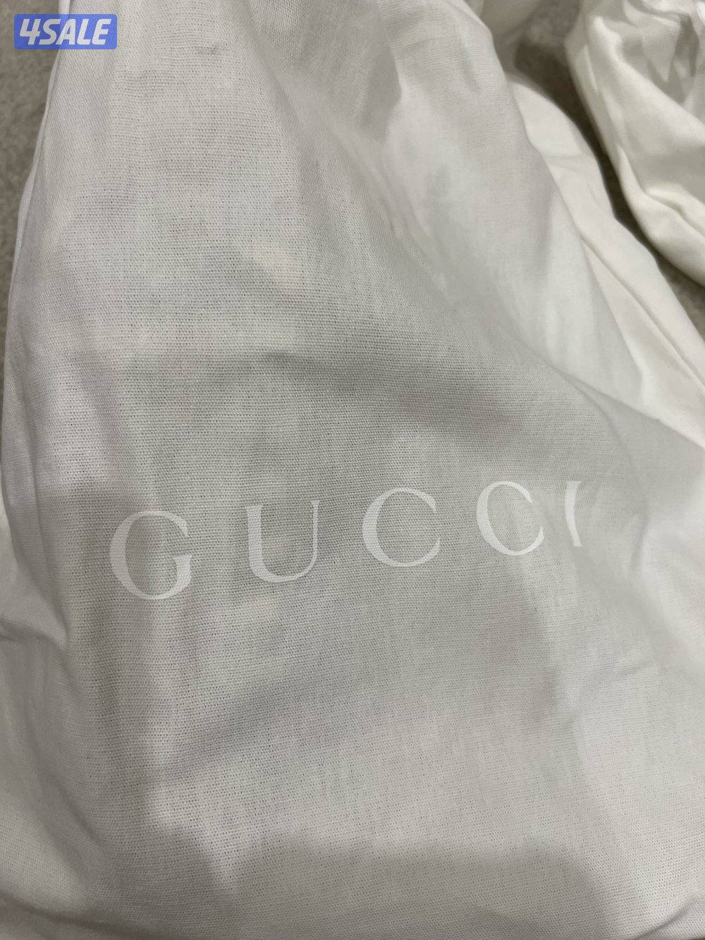 للبيع قوتشي لبسه وحده فقط معاه جميع اغراضه0