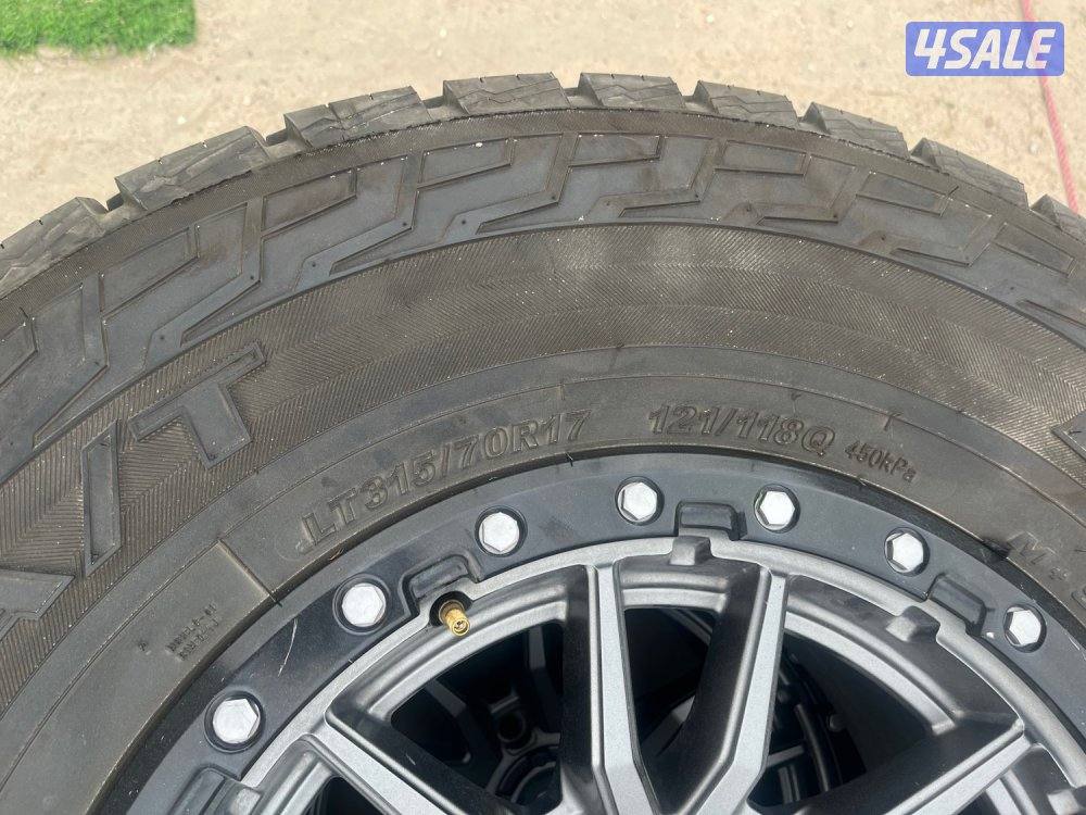 للبيع رنقات مع اطارات استعمال شهر براقي 6 سلفرادو2