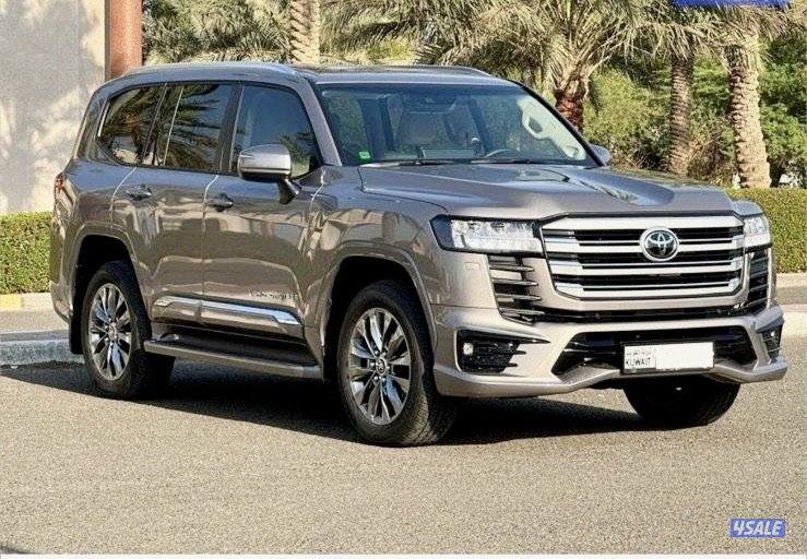 للبيع لاند كروزر 2023 GXR تيربو – فل كامل وارد الساير1