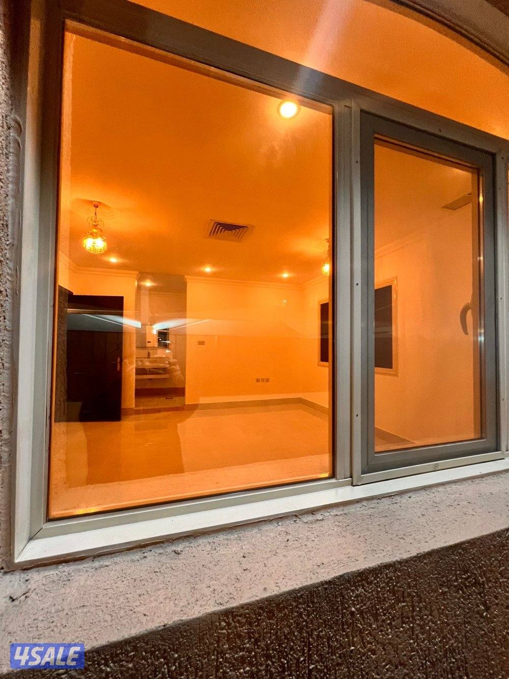 للايجار فيلا ممتازة  عبارة عن دورين ونص  ٥ غرف وديوانية و٣ صالات2