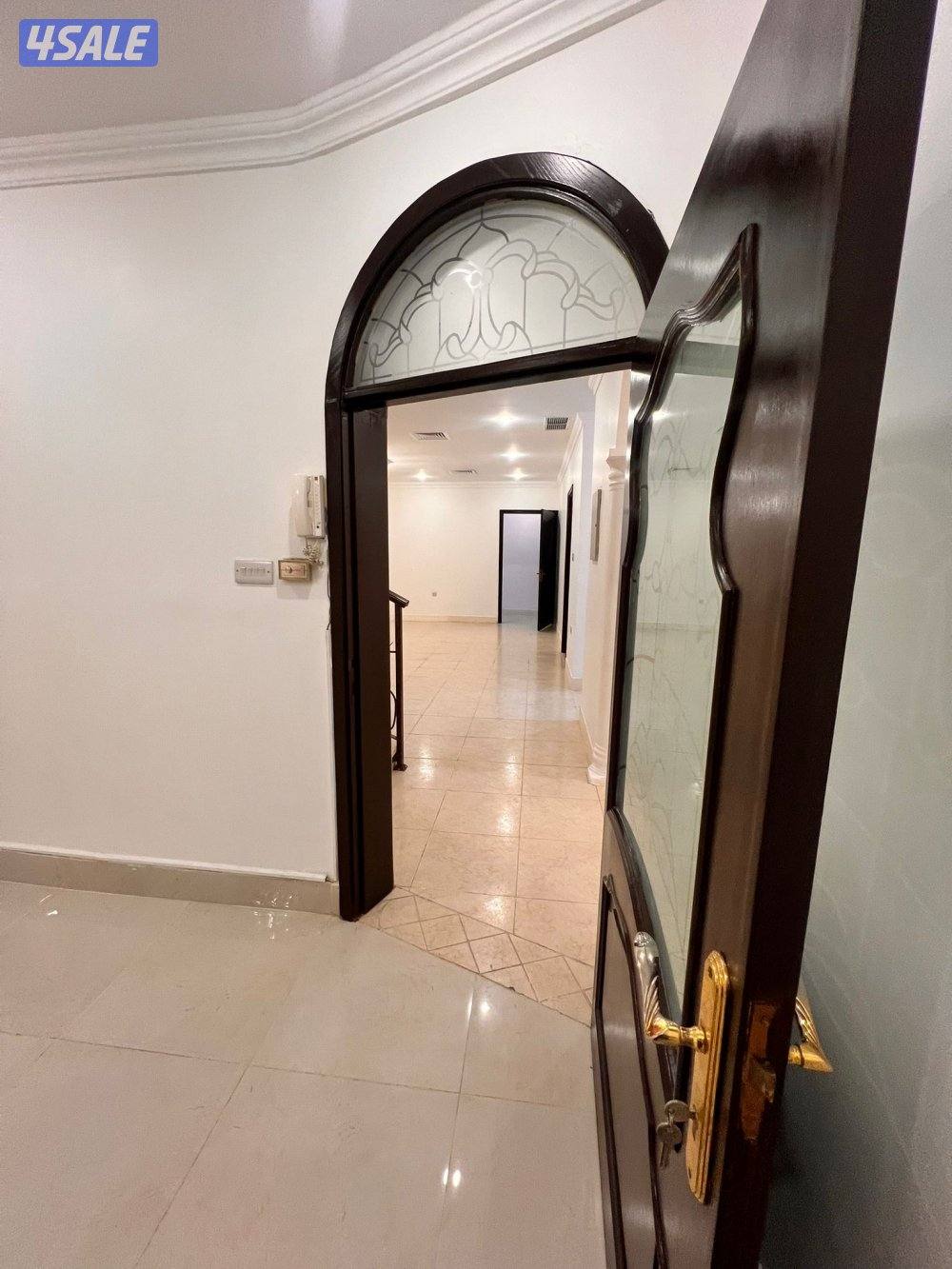 للايجار فيلا ممتازة  عبارة عن دورين ونص  ٥ غرف وديوانية و٣ صالات7