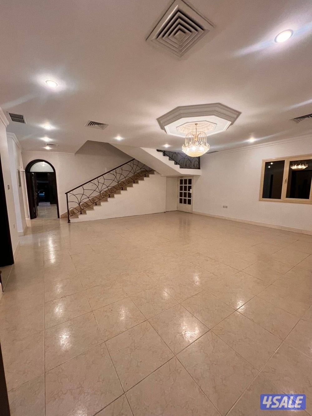 للايجار فيلا ممتازة  عبارة عن دورين ونص  ٥ غرف وديوانية و٣ صالات13