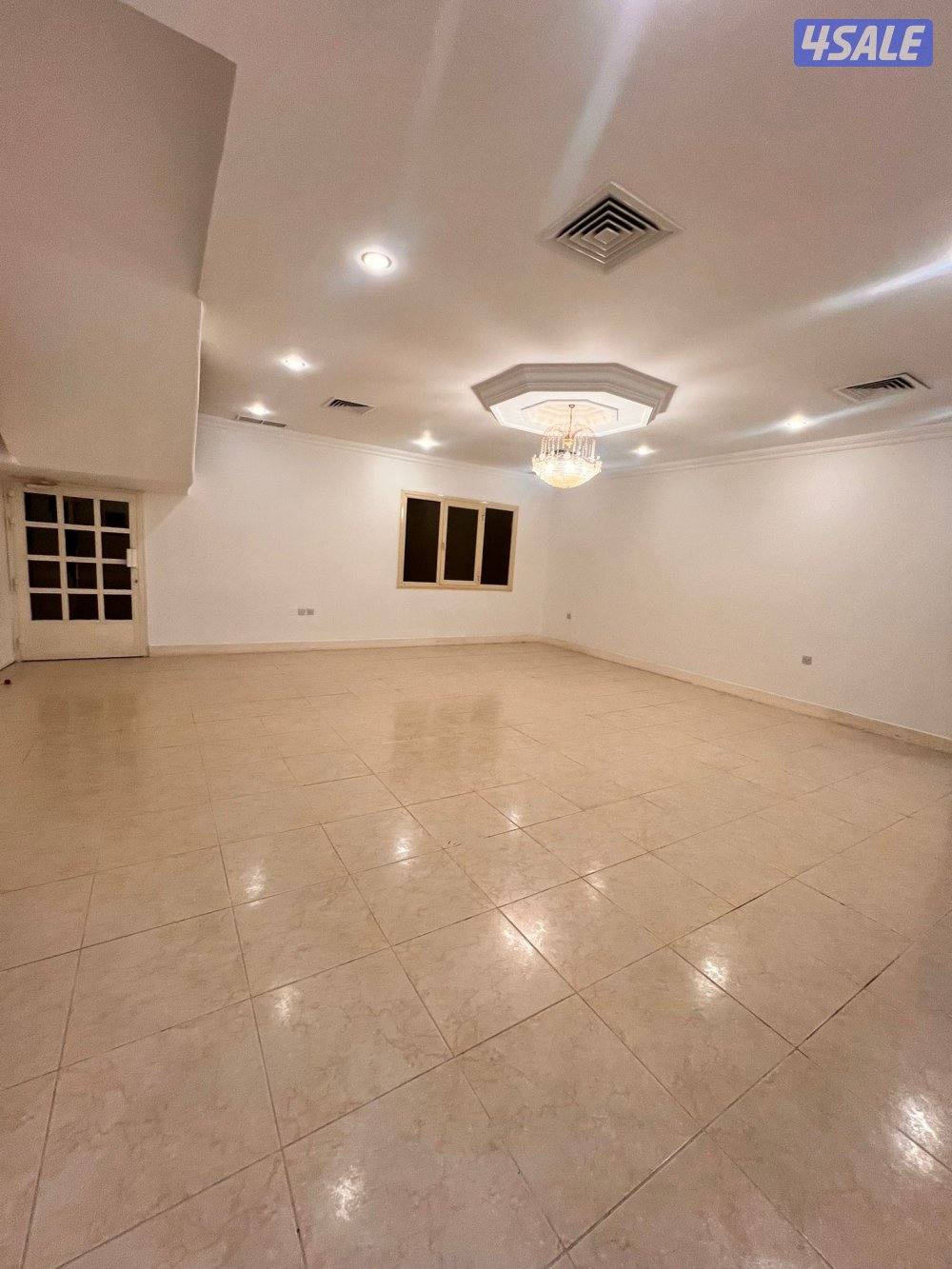 للايجار فيلا ممتازة  عبارة عن دورين ونص  ٥ غرف وديوانية و٣ صالات14