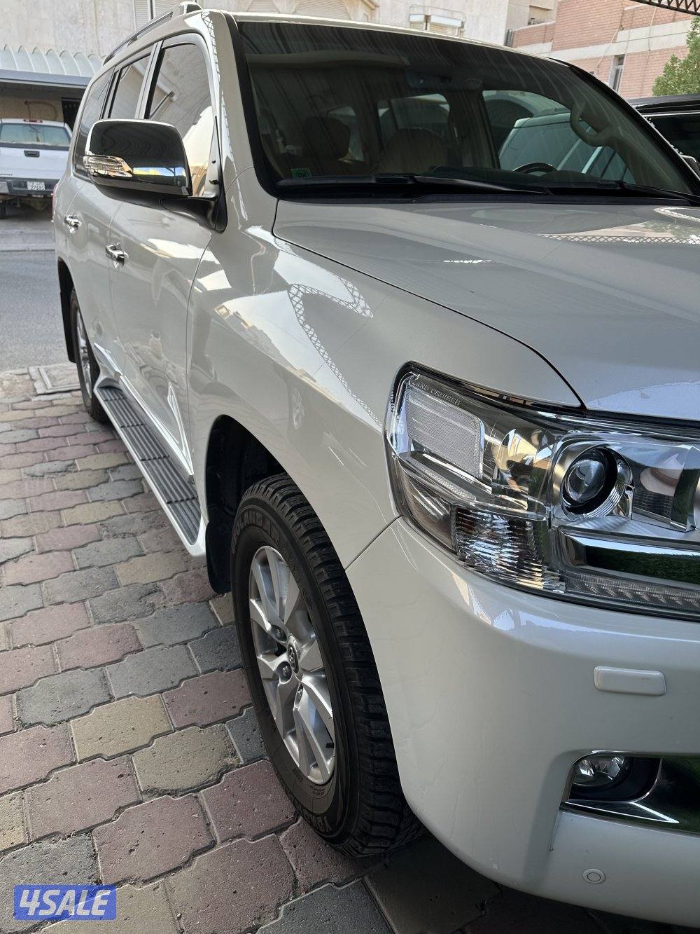 للبيع تويوتا لاند كروزر  GXR الساير 2016 صبغ الوكاله شرط الفحص للجادين0