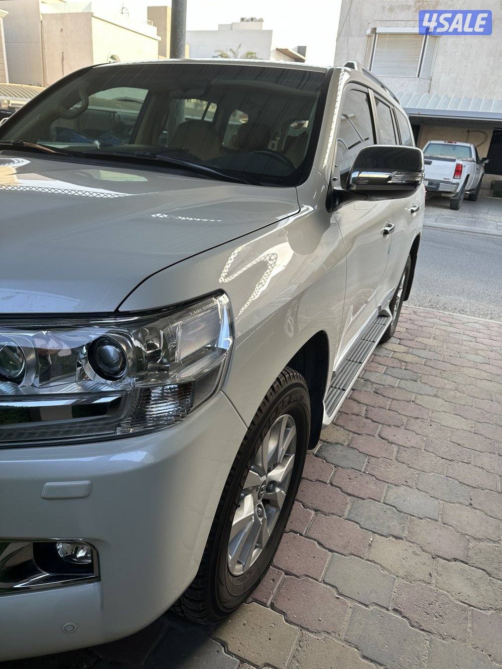 للبيع تويوتا لاند كروزر  GXR الساير 2016 صبغ الوكاله شرط الفحص للجادين2