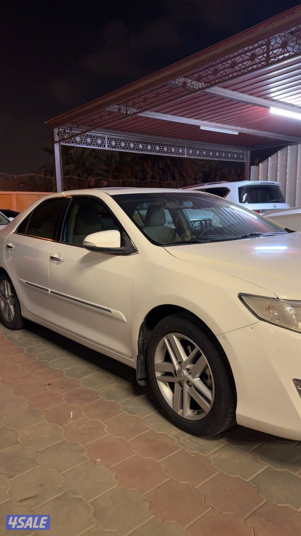 للبيع كامري 20140