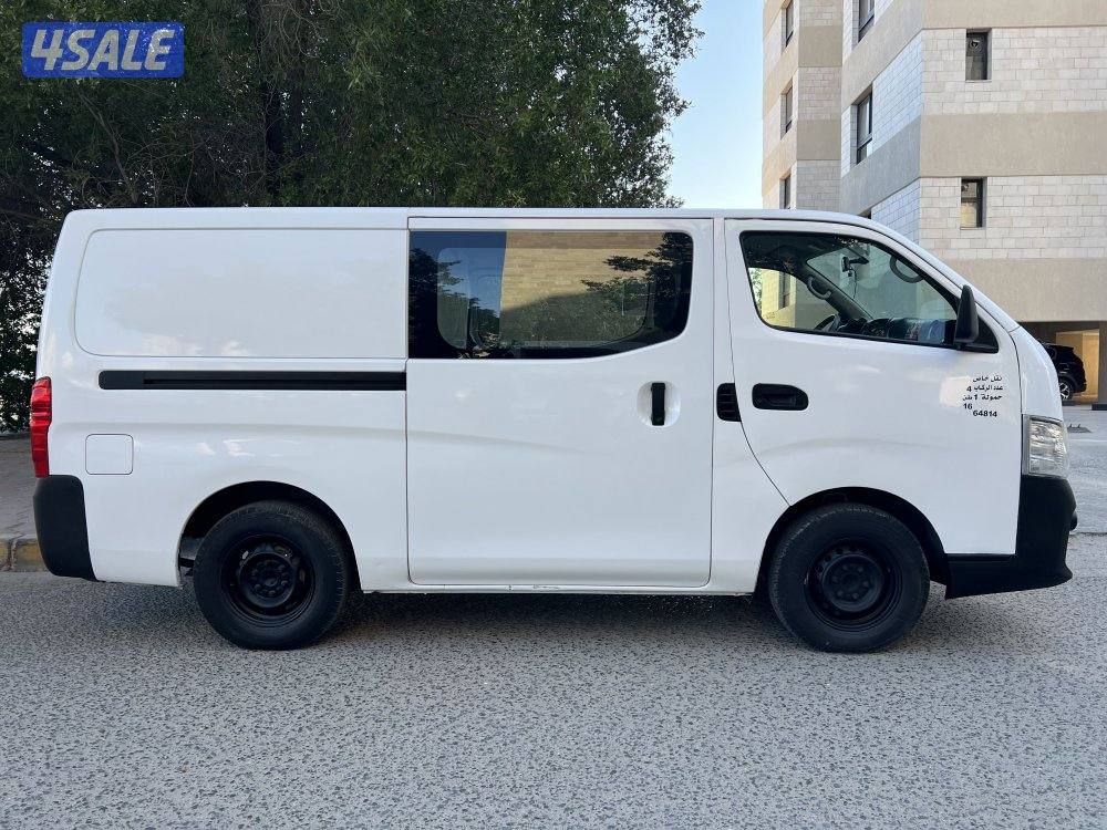 للبيع باص نيسان اورفان مقفل 2019  بحاله جداً ممتازه3