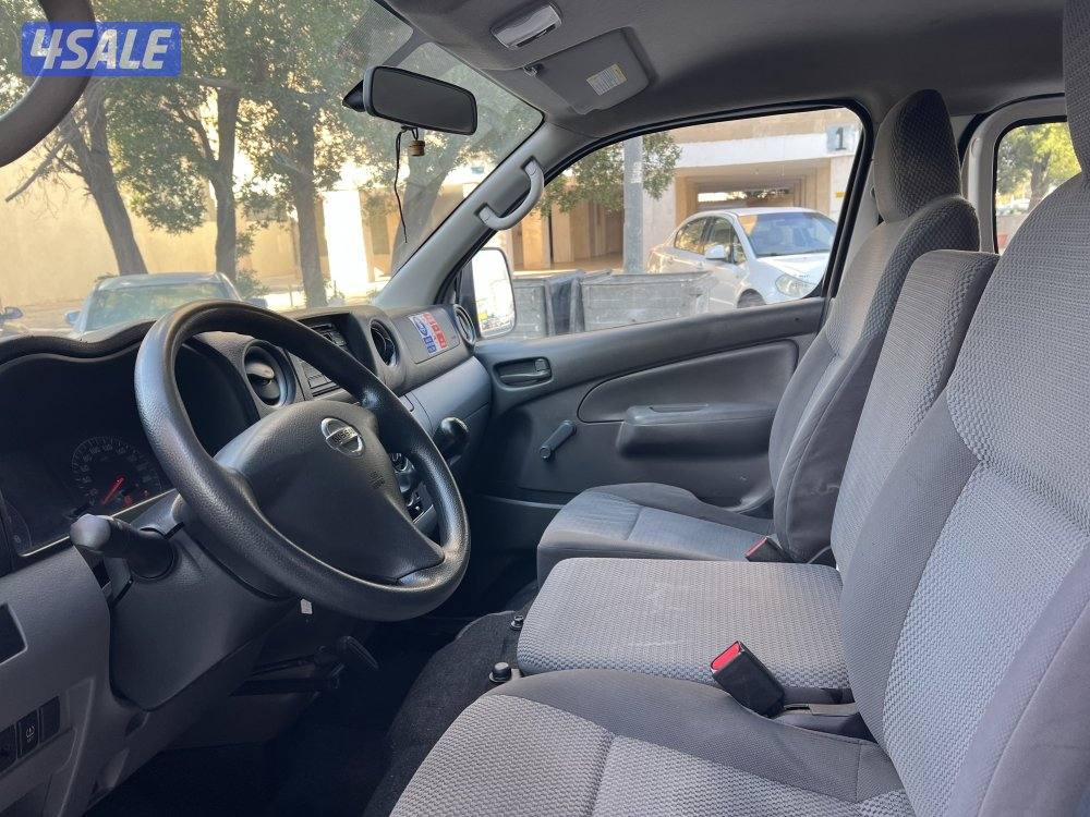 للبيع باص نيسان اورفان مقفل 2019  بحاله جداً ممتازه8