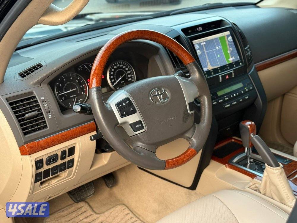 LAND CRUISER GXR V8 _ 2014 صبغ الوكالة6