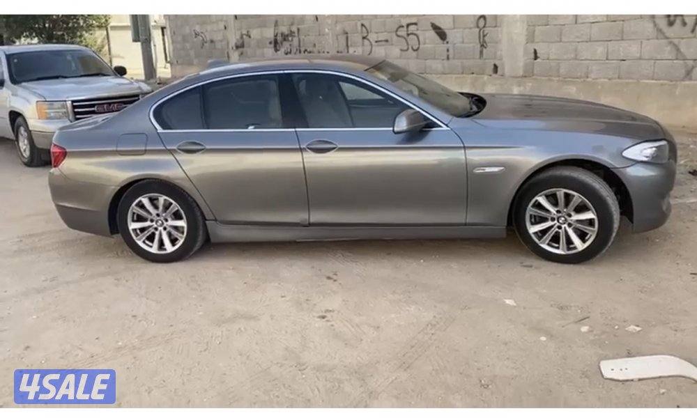 للبيع بي ام 520i / 2013 رمادي استعمال حلو ممتاز على الفحص ماشيه ميتين0