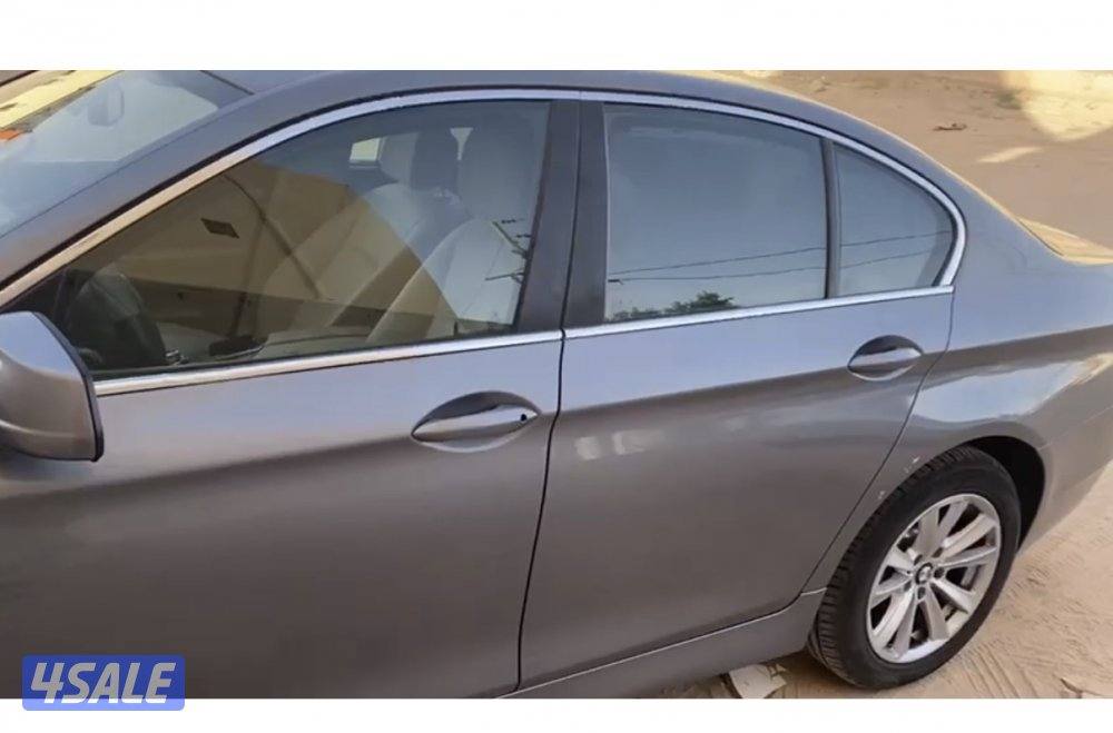 للبيع بي ام 520i / 2013 رمادي استعمال حلو ممتاز على الفحص ماشيه ميتين2
