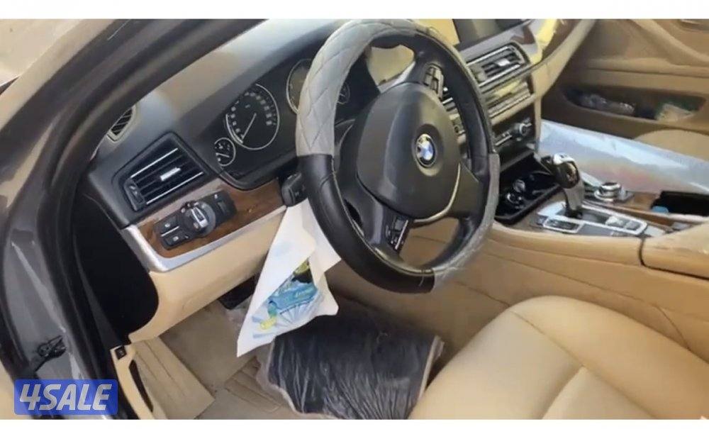 للبيع بي ام 520i / 2013 رمادي استعمال حلو ممتاز على الفحص ماشيه ميتين3