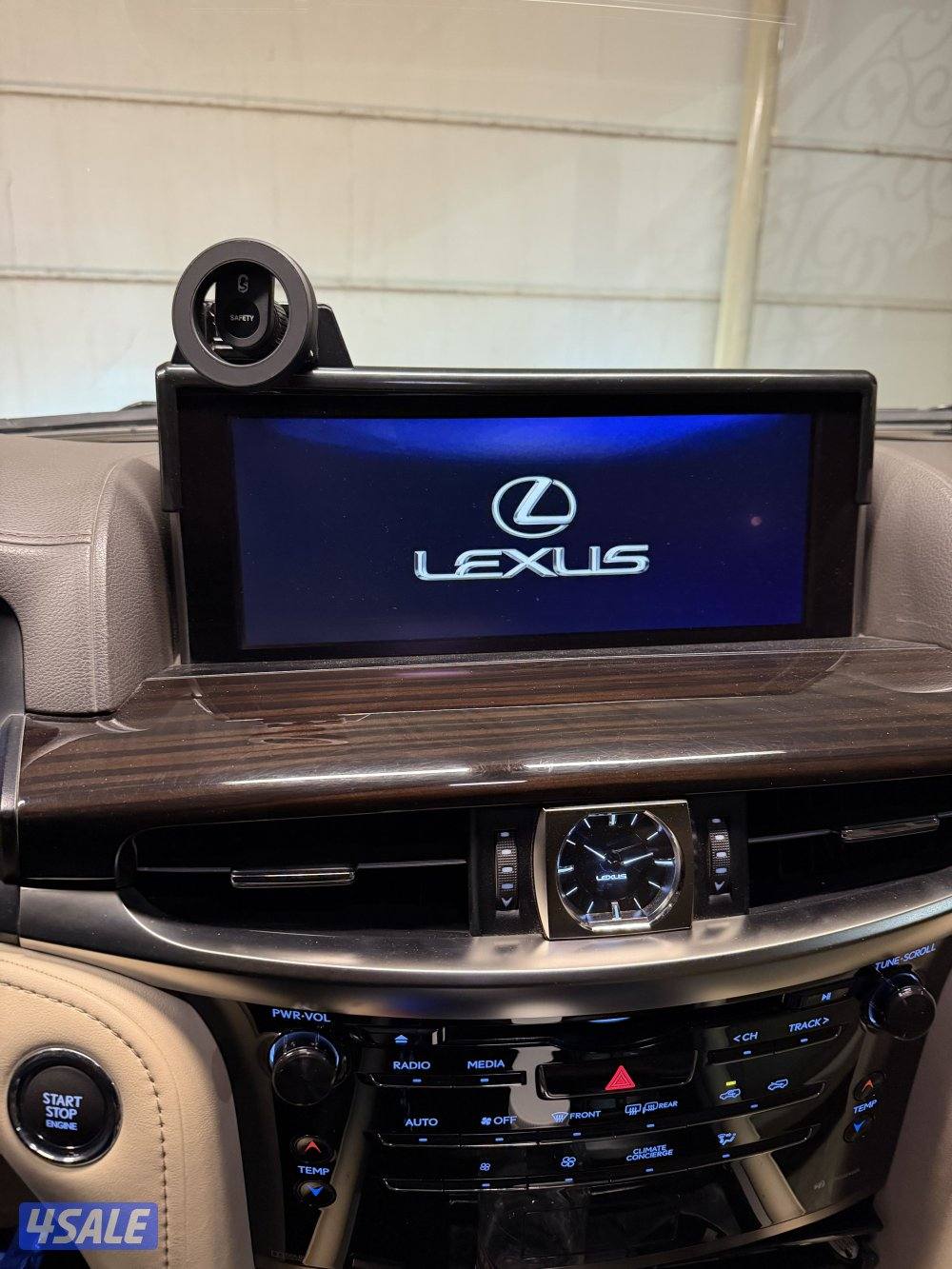 للبيع جيب لكزس 2017 درجه ثانيه0