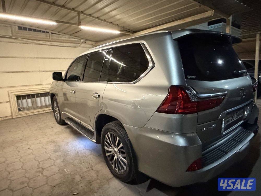 للبيع جيب لكزس 2017 درجه ثانيه1