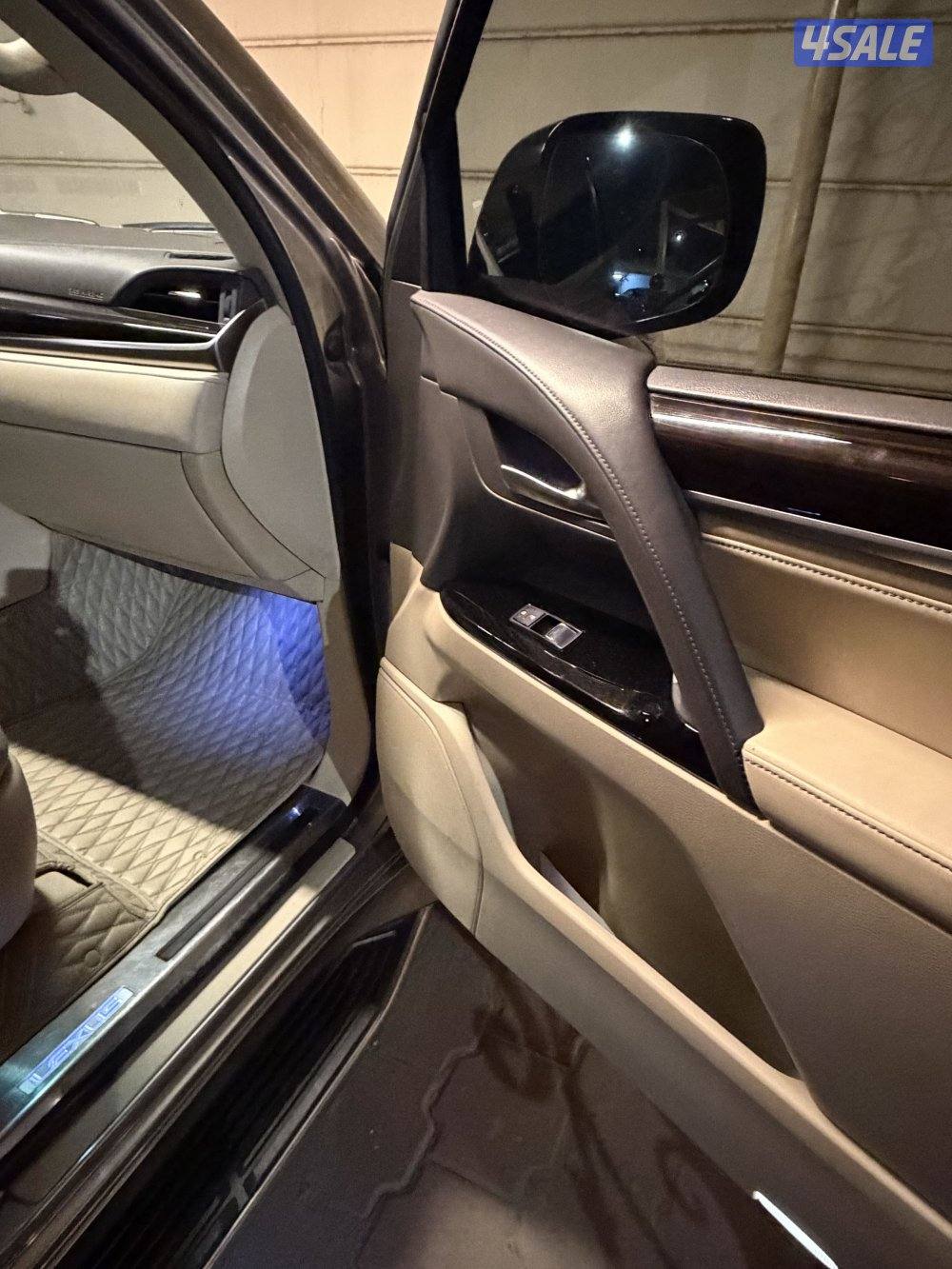 للبيع جيب لكزس 2017 درجه ثانيه5