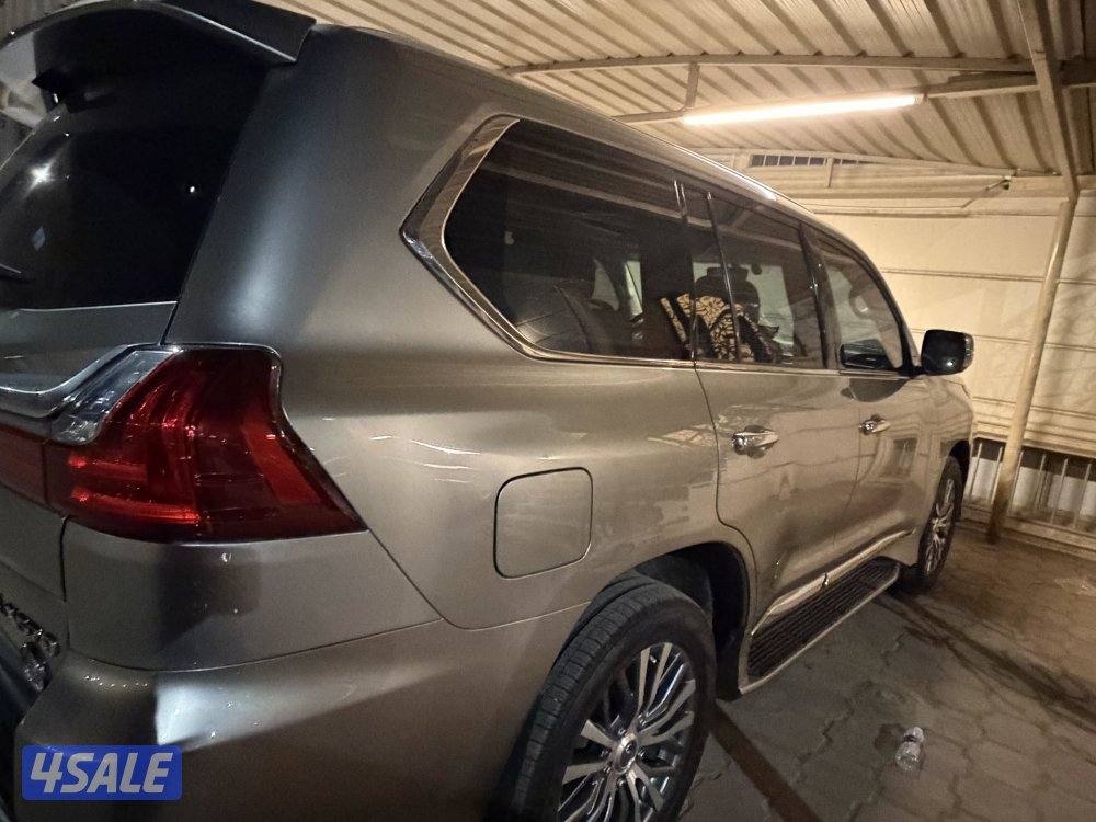 للبيع جيب لكزس 2017 درجه ثانيه7