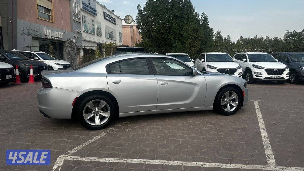 دوج شارجر 6 سلندر SXT موديل 2021 بحالة ممتازة1