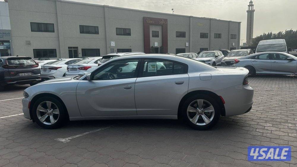 دوج شارجر 6 سلندر SXT موديل 2021 بحالة ممتازة3