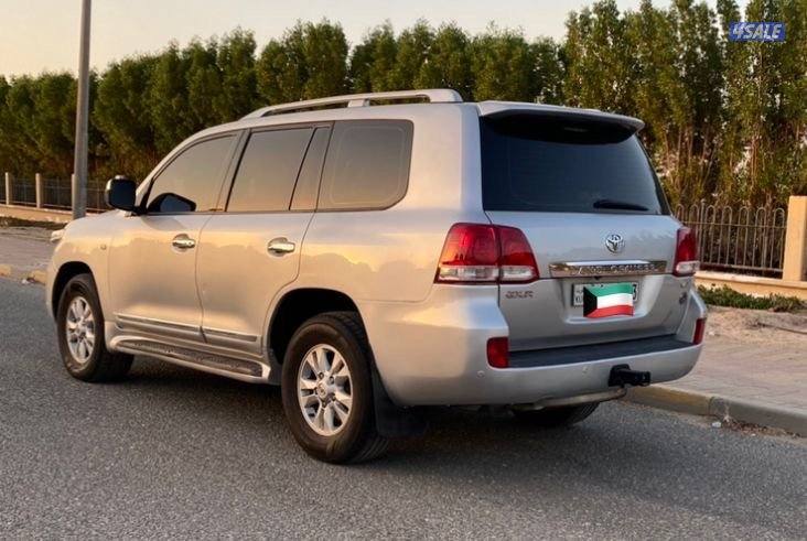 للبيع لاندكروزر / 2010GXR كامل المواصفات ٨ سلندر0