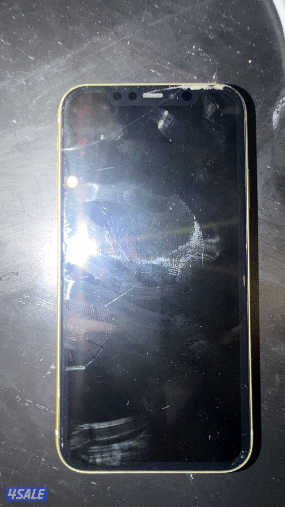 ايفون 11 اللون اصفر البطاريه 70 % قابل للتفاوض1