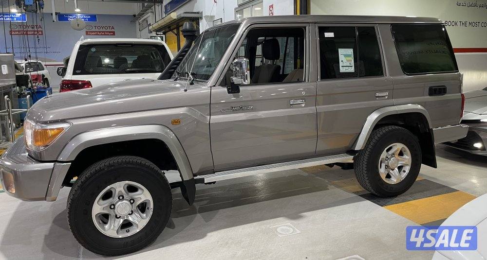 Toyota Land Cruiser 70 Series شاص نص 2023 ماشي ٣٣ الف سيرفس وكاله2