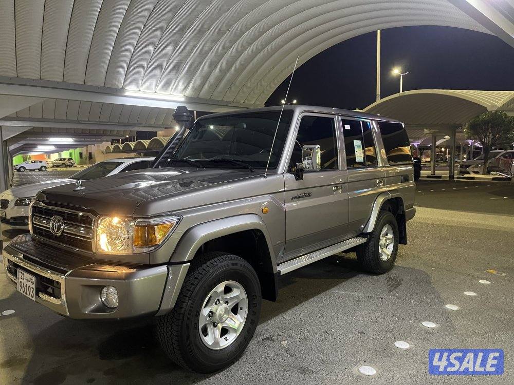 Toyota Land Cruiser 70 Series شاص نص 2023 ماشي ٣٣ الف سيرفس وكاله3