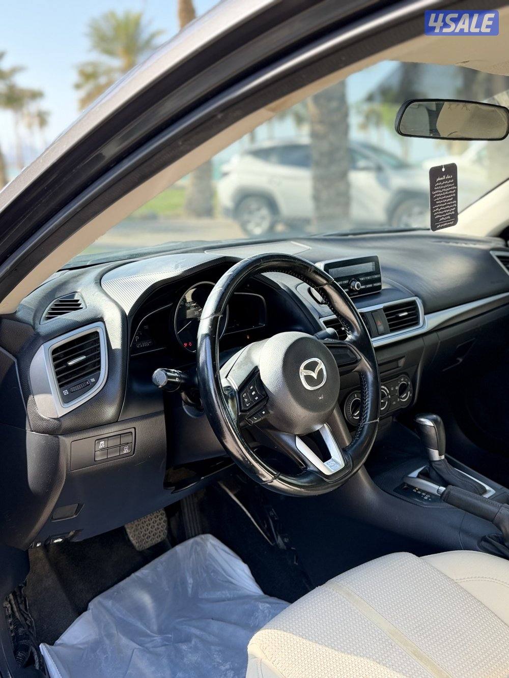 للبيع مازدا 3 موديل 2019 وارد الوكالة عداد 120 الف 4 سلندر شرط الفحص8